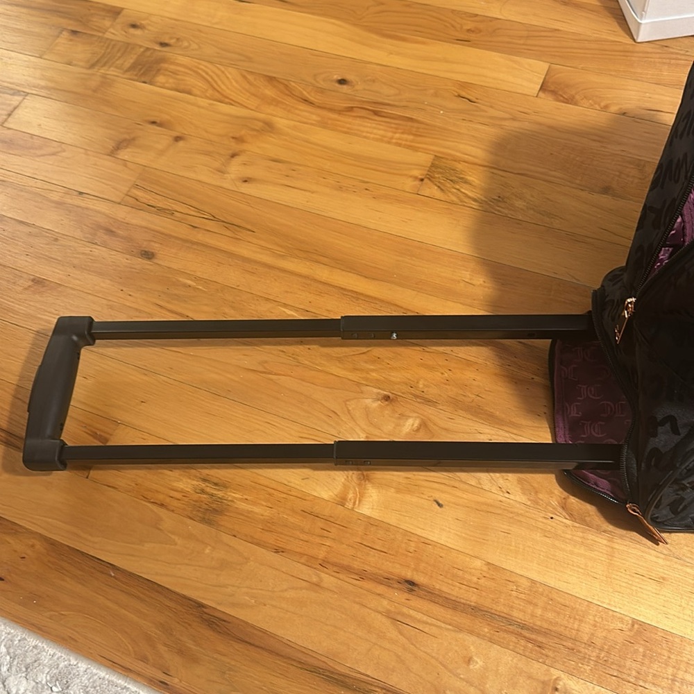 Juicy Couture carry on with wheels - Picture 8 of 9